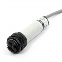 E18-R2P1 3 Wire DC 10-30V PNP NC Retroreflective IR Photoswitch