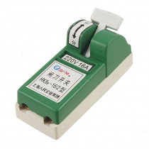 AC 220V 16A 2 Poles Cutter Type Disconnect Switch Green