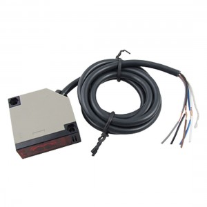 E3JK-R4M12 Retroreflective Photoelectric Switch Sensor w Reflector Panel