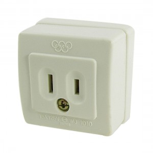 White Plastic Shell 2 Pin Plug Electrical Socket 125V 15A