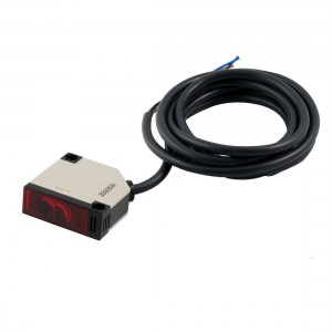 E3JK-R4M1 Retroreflective Photoelectric Approach Switch w Reflector Panel