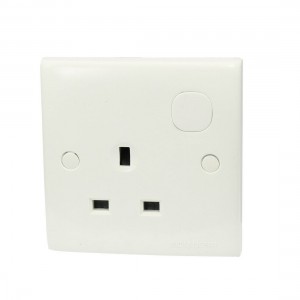 AC 250V 13A 3 Pin UK White Square Wall Outlet Plate Socket