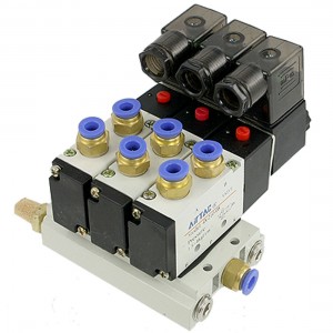 Pneumatic DC 24V 5 Way Triple Solenoid Valve w Base Push in Connectors Silencer